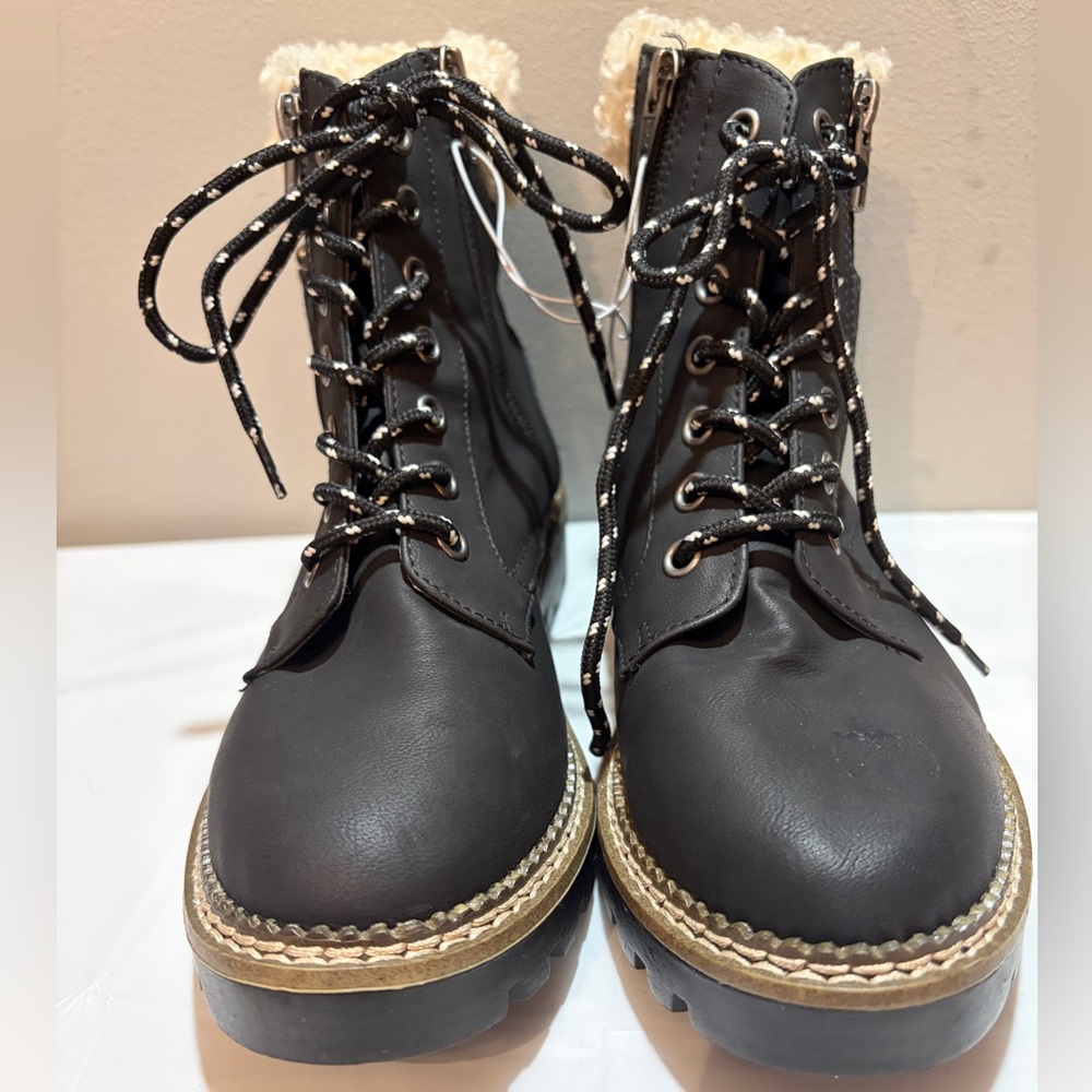 Universal Thread Black Lace-Up Faux Fur Sherpa Combat Boot. Ladies size 6